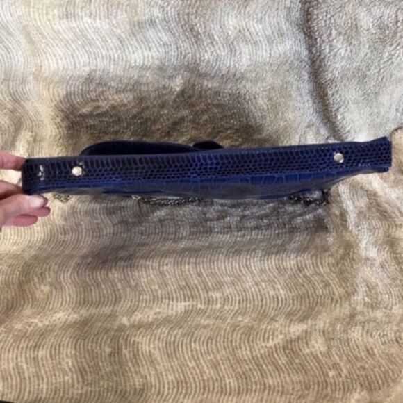 WHITE HOUSE BLACK MARKET Envelope Bag Blue EUC - Picture 5 of 7